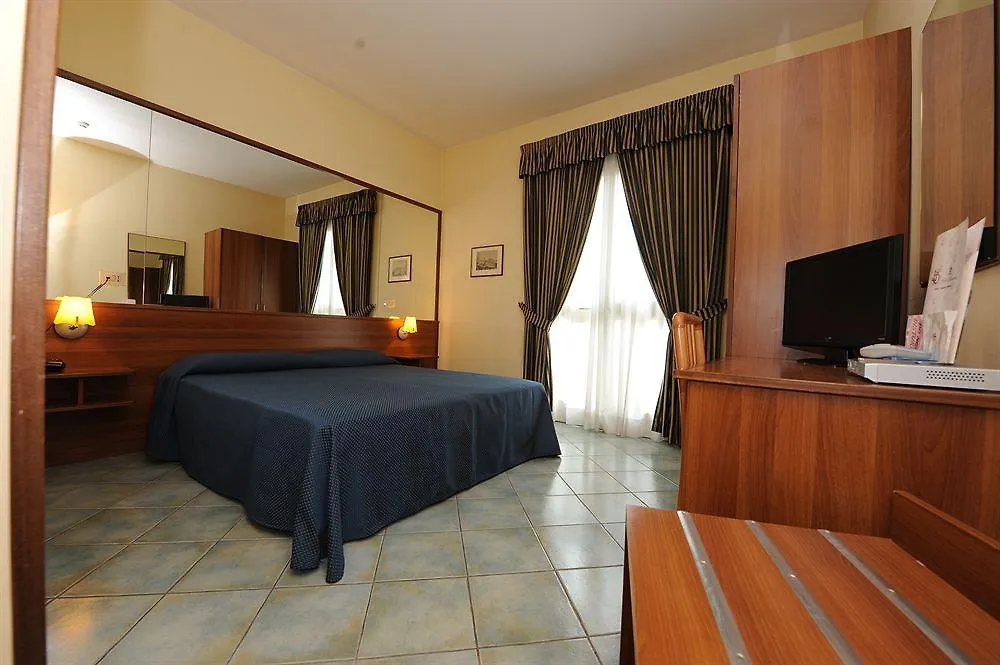 Hotel Palacavicchi Ciampino 3*,